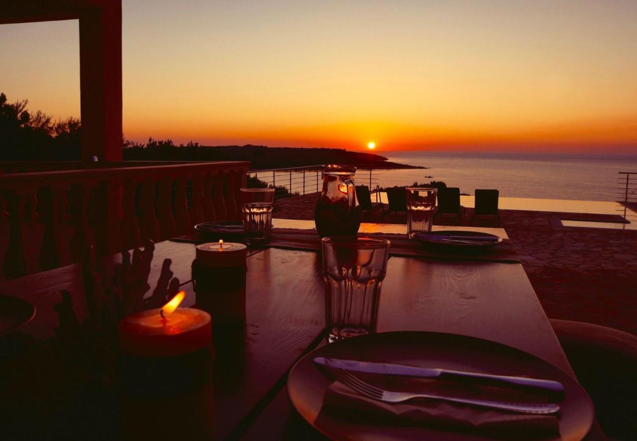 Beachfront Villa Seasun By Posarellivillas Agios Spyridon  Dış mekan fotoğraf
