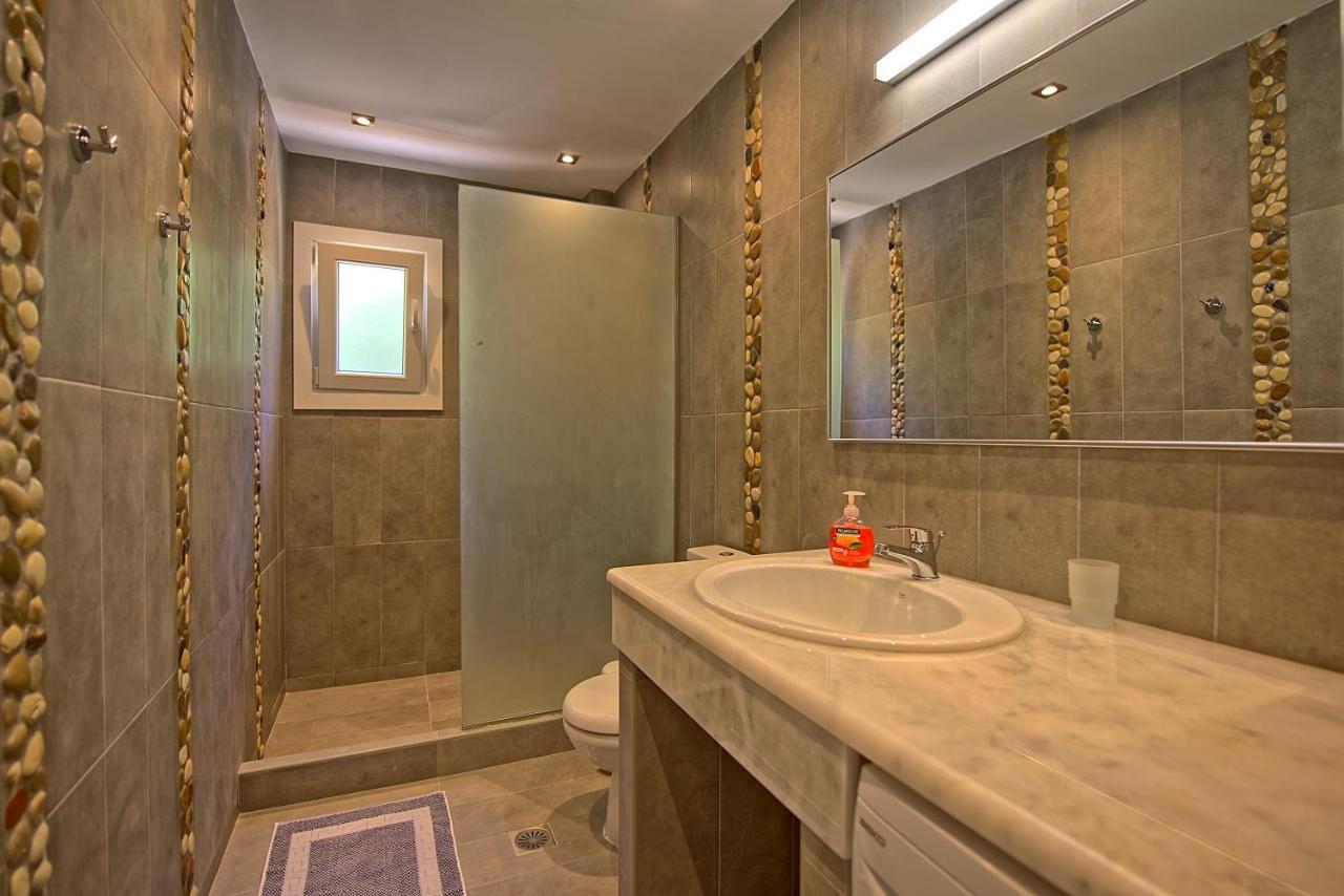 Beachfront Villa Seasun By Posarellivillas Agios Spyridon  Dış mekan fotoğraf