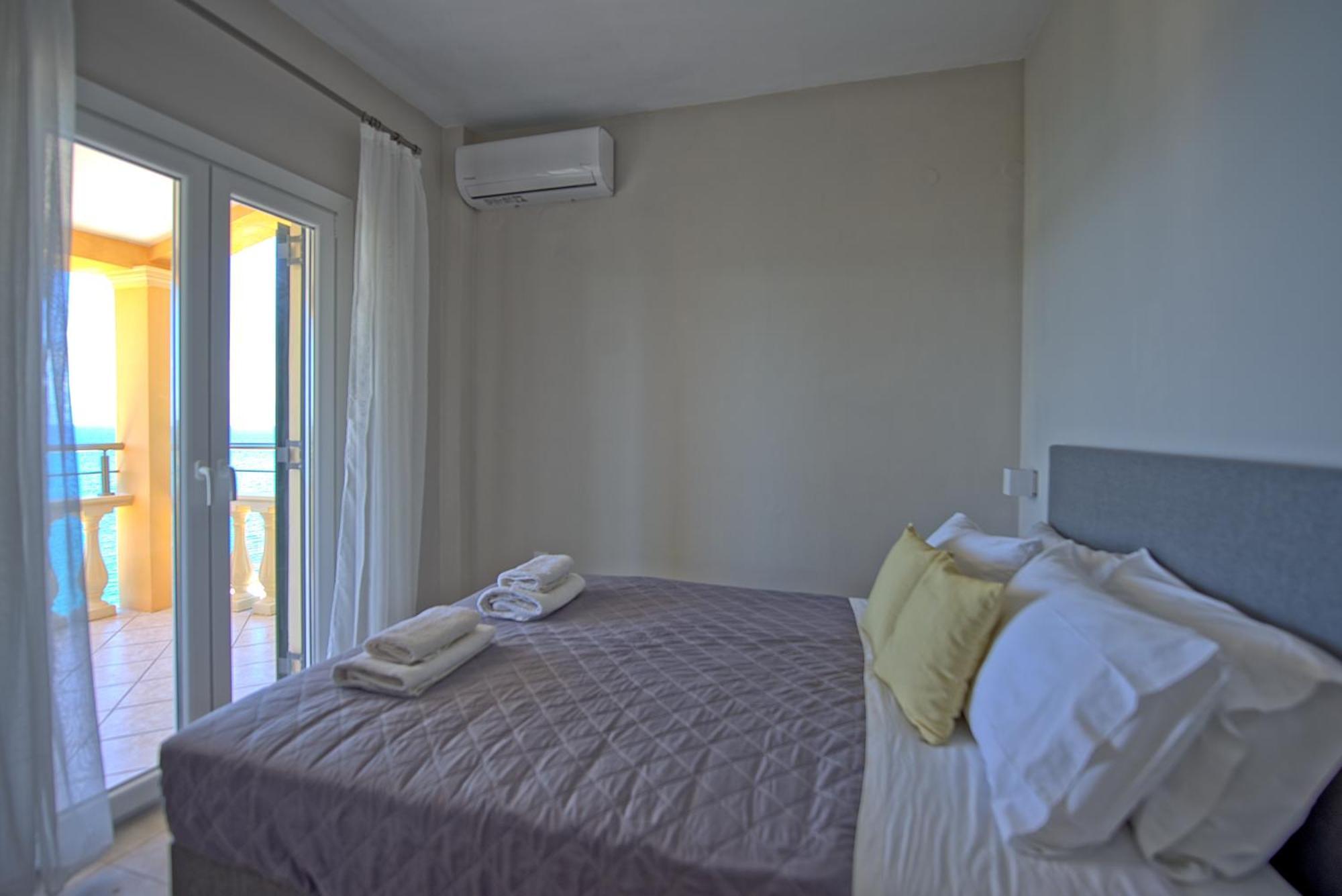 Beachfront Villa Seasun By Posarellivillas Agios Spyridon  Dış mekan fotoğraf